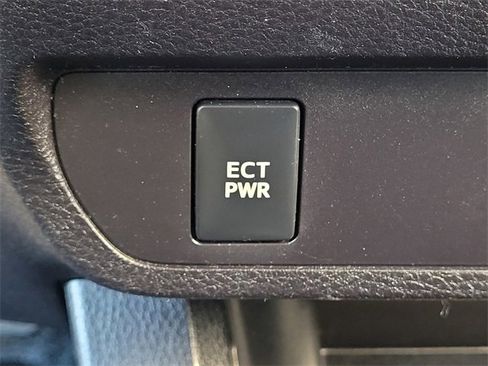 Certified 2018 Toyota Tacoma SR image 14