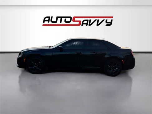 Used 2023 Chrysler 300 Touring w/ Sport Appearance Package image 4