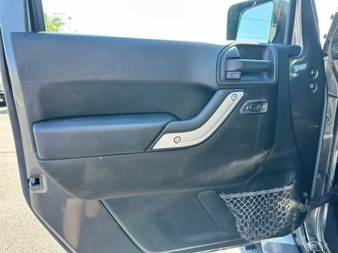 Used 2017 Jeep Wrangler Unlimited Sahara AWD/4WD image 14