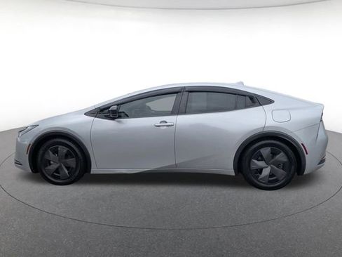Used 2023 Toyota Prius LE FWD image 2