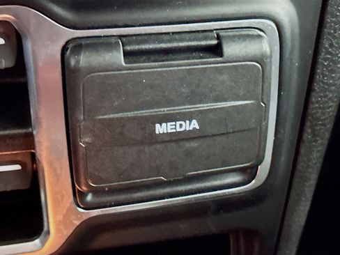 Used 2025 Jeep Wrangler Sahara image 25