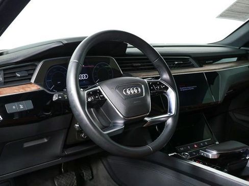 Certified 2022 Audi e-tron Premium image 4