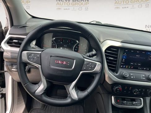 Used 2023 GMC Acadia SLT FWD image 12