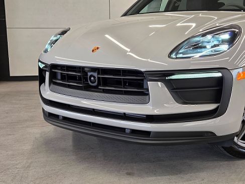 Certified 2026 Porsche Macan AWD/4WD image 23