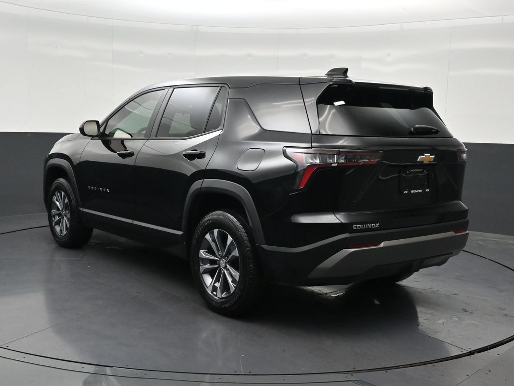 Used 2026 Chevrolet Equinox LT FWD image 3