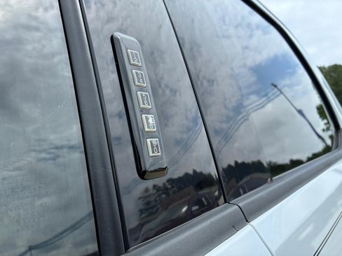 Used 2022 Ford F150 Lariat AWD/4WD image 9
