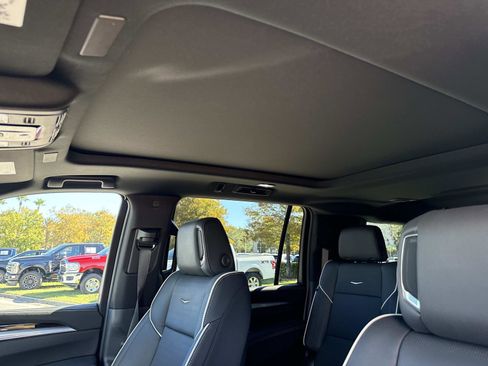 Used 2025 Cadillac Escalade ESV Sport image 23