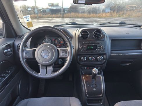 Used 2014 Jeep Patriot Latitude w/ Sun/Sound Group image 17