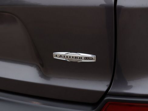 Used 2022 Jeep Cherokee Latitude Lux w/ Sun & Sound Group image 37