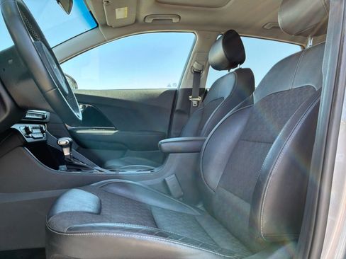 Used 2022 Kia Niro LXS FWD image 16