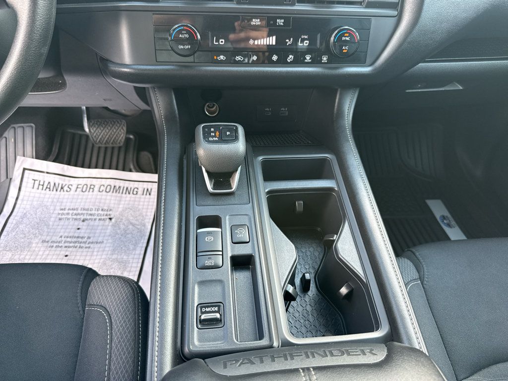 Used 2024 Nissan Pathfinder S FWD image 17