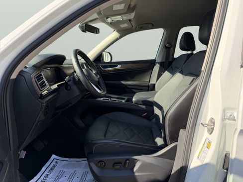 Used 2024 Volkswagen Atlas SE AWD/4WD image 25