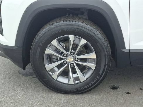 Used 2025 Chevrolet Equinox LT FWD image 8