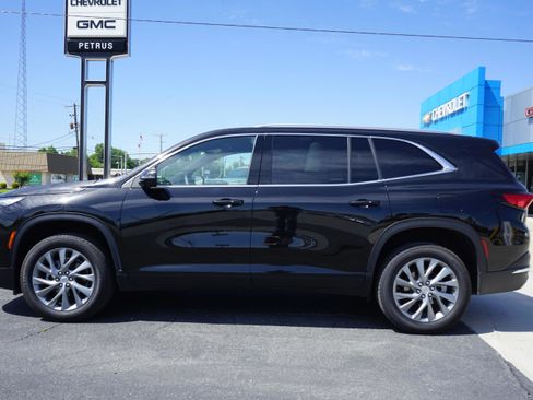 Used 2025 Buick Enclave Preferred FWD image 2
