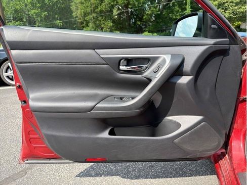 Used 2017 Nissan Altima 2.5 SL w/ 2.5 Technology Package FWD image 8