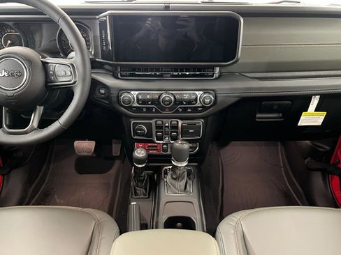 New 2025 Jeep Gladiator Mojave image 13