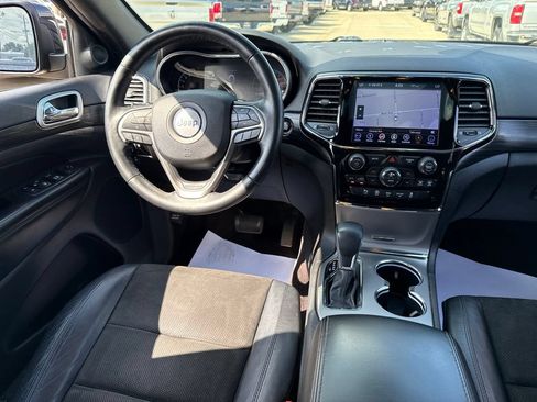 Used 2019 Jeep Grand Cherokee Altitude AWD/4WD image 12