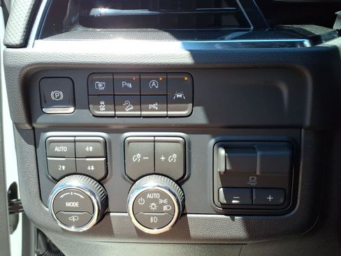 Certified 2026 Chevrolet Suburban RST w/ Advanced Technology Package AWD/4WD image 11
