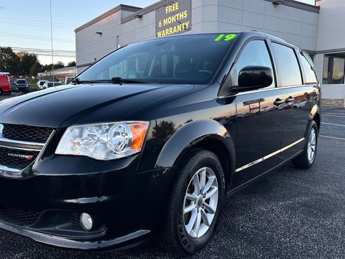Used 2019 Dodge Grand Caravan SXT image 1