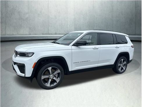 New 2026 Jeep Grand Cherokee L Limited w/ Luxury Tech Group II AWD/4WD image 1