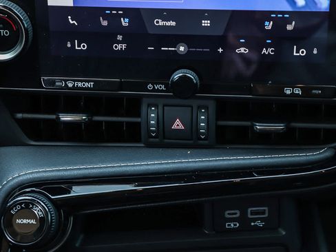 Used 2024 Lexus NX 250 FWD w/ Towing Package (2000 Lbs) image 16
