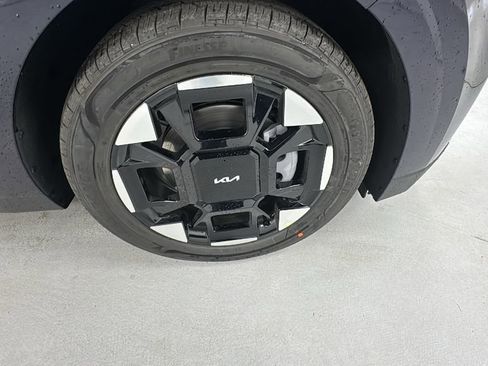 New 2026 Kia Carnival EX image 9