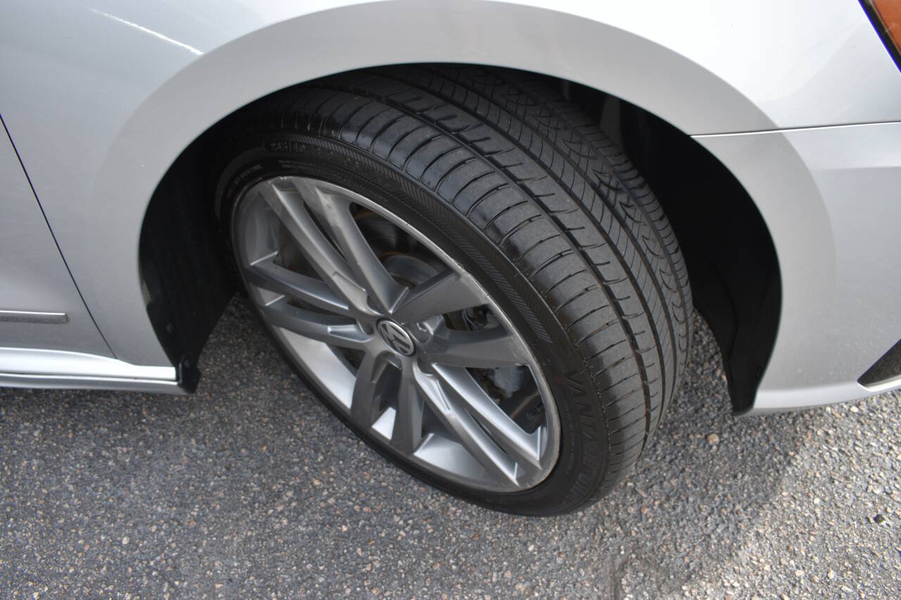 Used 2017 Volkswagen Passat 1.8T R-Line FWD image 39