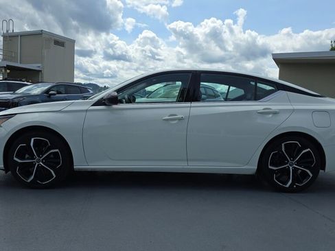 Used 2024 Nissan Altima 2.5 SR FWD image 6