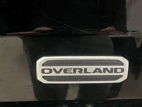 Used 2020 Jeep Gladiator Overland image 17