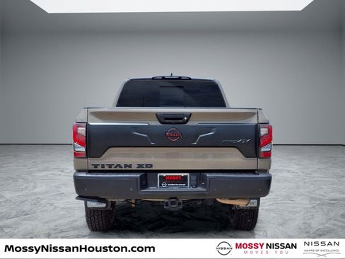Used 2023 Nissan Titan PRO-4X AWD/4WD image 6