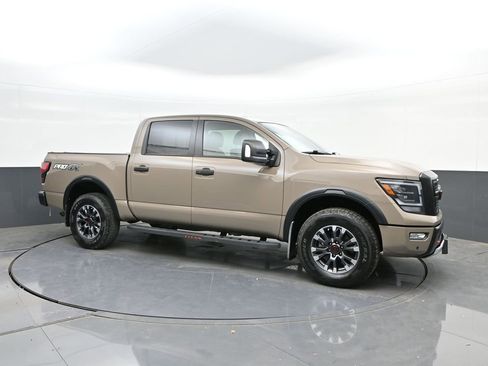 Used 2023 Nissan Titan PRO-4X w/ Pro-4x Convenience Package image 17