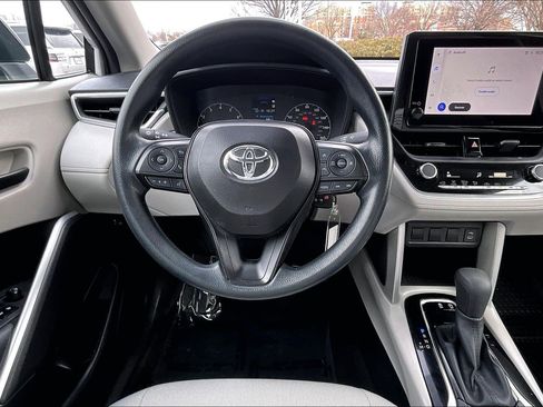 Used 2024 Toyota Corolla Cross L image 5