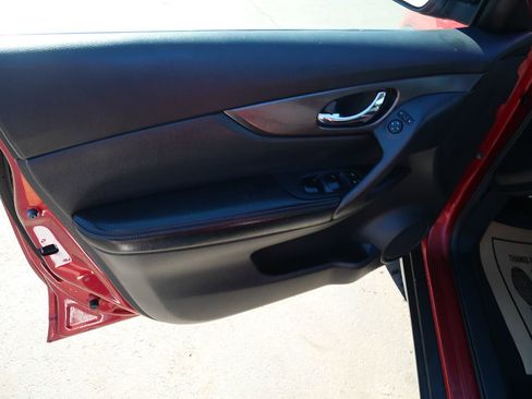 Used 2015 Nissan Rogue SV image 18