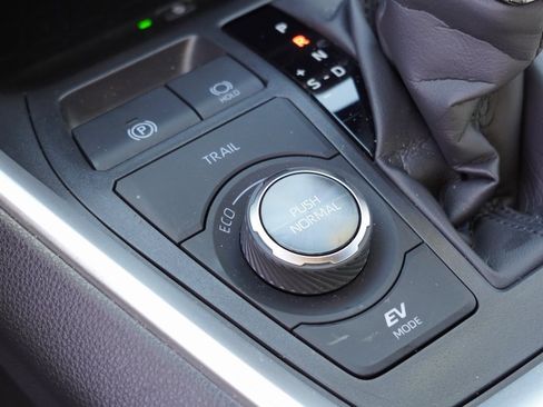 Used 2025 Toyota RAV4 XSE w/ Advanced Technology Package image 28