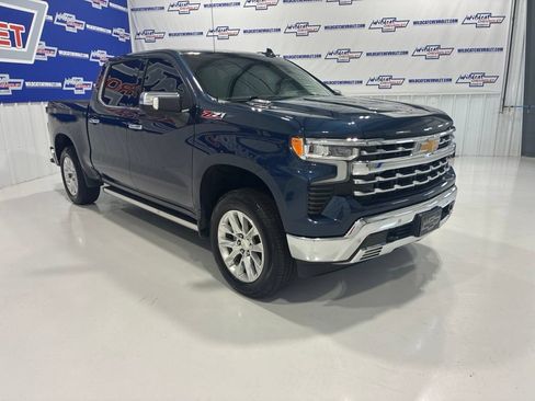 Used 2022 Chevrolet Silverado 1500 LTZ w/ Z71 Off-Road Package AWD/4WD image 9