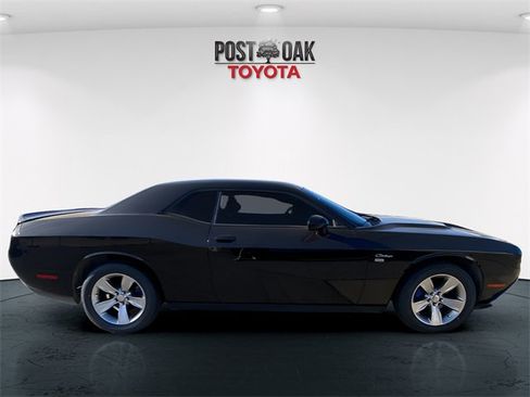 Used 2019 Dodge Challenger SXT image 8