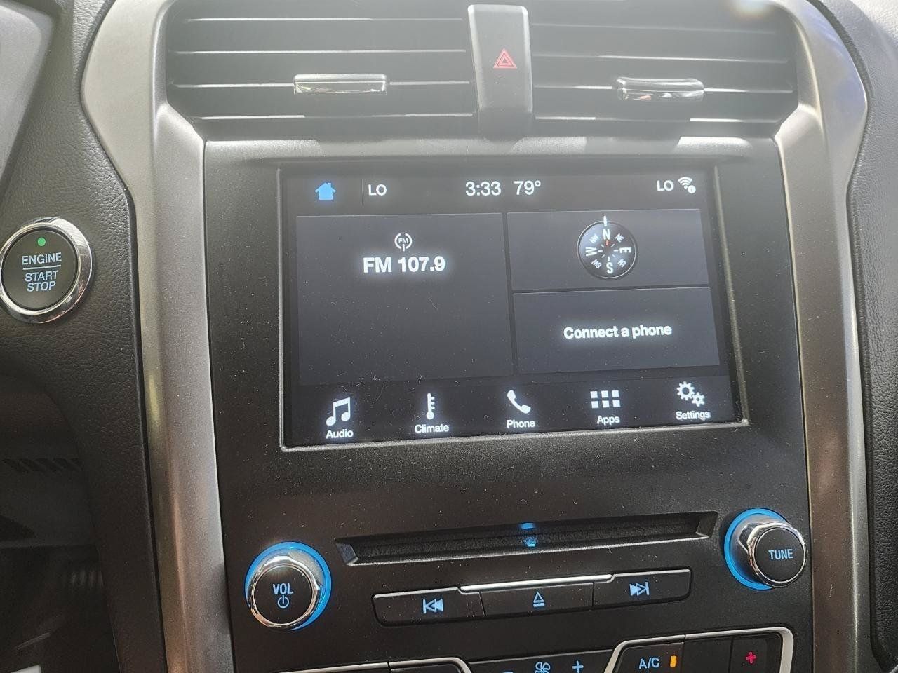 Used 2017 Ford Fusion SE w/ Fusion SE Technology Package FWD image 15