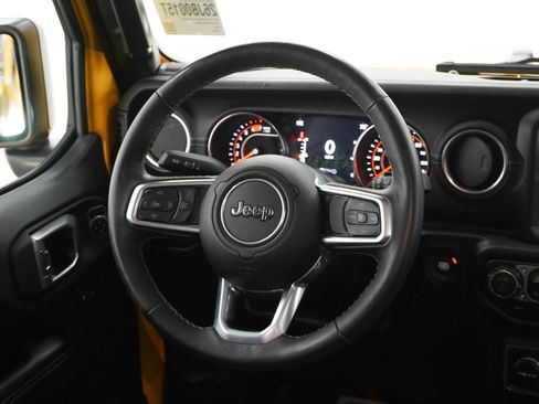 Used 2019 Jeep Wrangler Unlimited Sahara w/ Dual Top Group AWD/4WD image 14