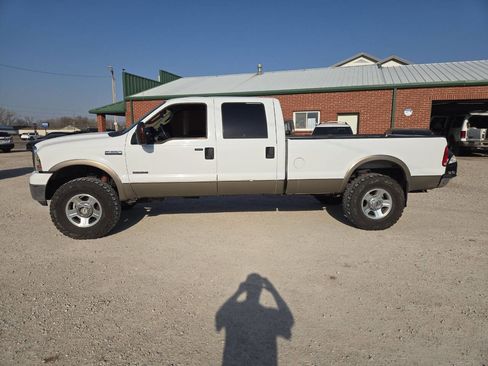 Used 2005 Ford F350 Lariat image 2