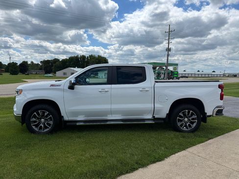 Used 2025 Chevrolet Silverado 1500 LT AWD/4WD image 4