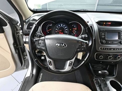 Used 2015 Kia Sorento LX image 23