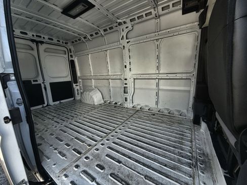Used 2024 RAM ProMaster 2500 w/ Convenience Group image 21