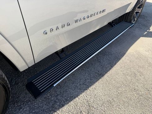 Certified 2023 Jeep Grand Wagoneer Base image 10