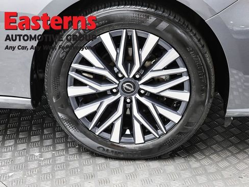 Used 2025 Nissan Altima 2.5 SV FWD image 29