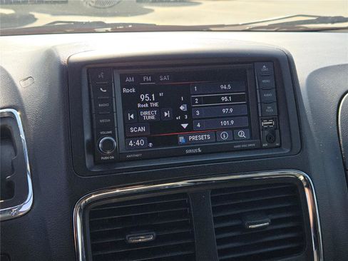 Certified 2019 Dodge Grand Caravan SXT FWD image 30