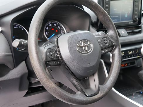 Used 2021 Toyota RAV4 LE image 15