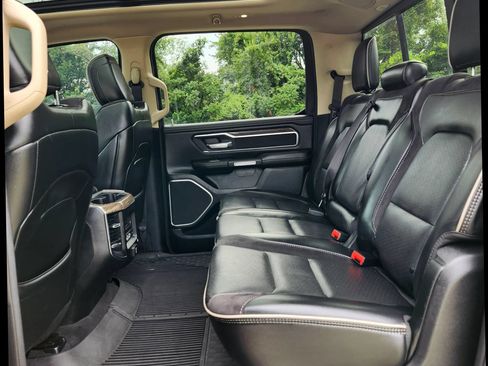 Used 2019 RAM 1500 Laramie AWD/4WD image 16