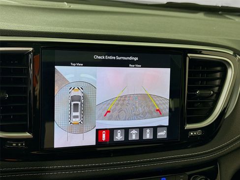 New 2026 Chrysler Pacifica Limited w/ Trailer Tow Group image 9