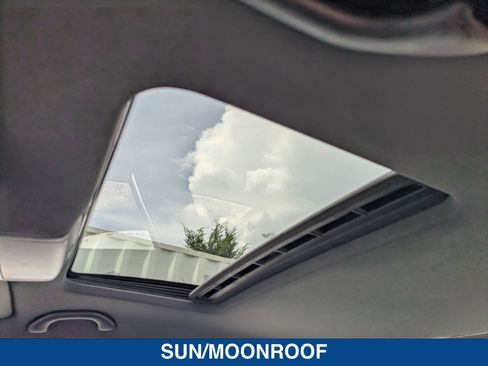 Used 2017 Volkswagen Jetta GLI FWD image 23