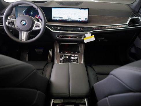 New 2026 BMW X7 xDrive40i w/ M Sport Package image 13